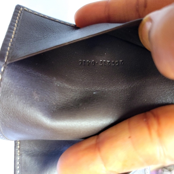 GUCCI Monogram Heart 6 Key Holder Case - Picture 6 of 8